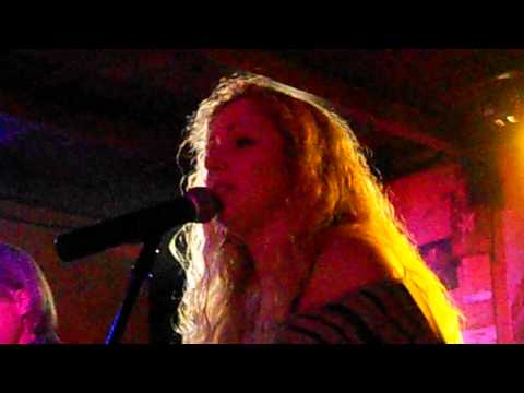 Carla Saramago knocking on heaven´s door