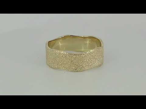 A video of 14k gold wedding ring with glitter and wavy border