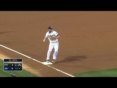 PIT@SD: Headley turns 5-3 inning-ending double play