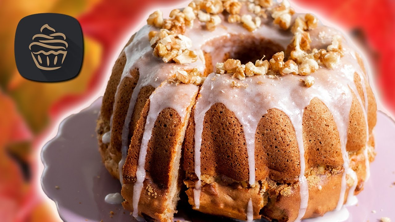 Apfel Gugelhupf mit Karamell-Zimt-Sauce - Einfache Rezepte