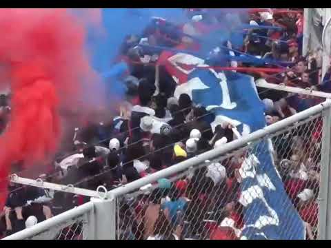 "Hijos Nuestros Morirán." Barra: La Gloriosa Butteler &bull; Club: San Lorenzo