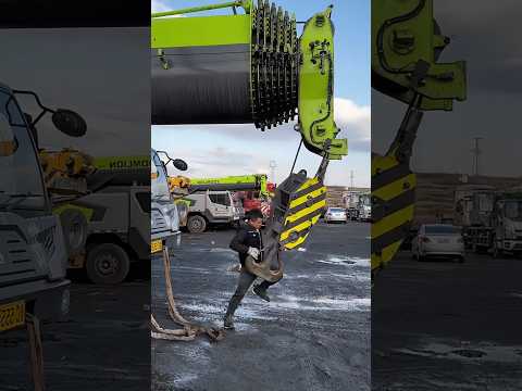 How Crane Operators Hook This Without Lifting ⚙️😳.