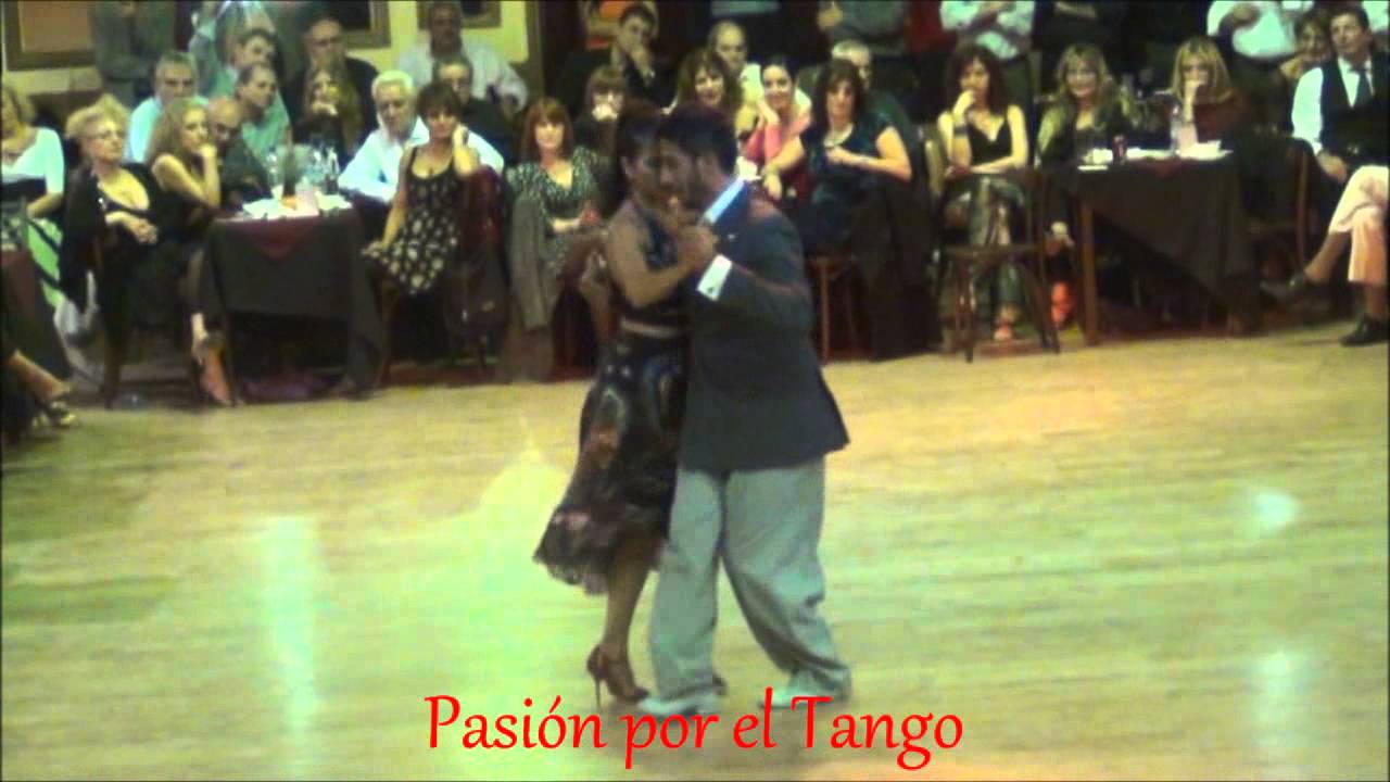 VIRGINIA GOMEZ y CHRISTIAN MARQUEZ Bailando la Milonga MILONGA DEL OCHENTA Y TRES en YIRA YIRA
