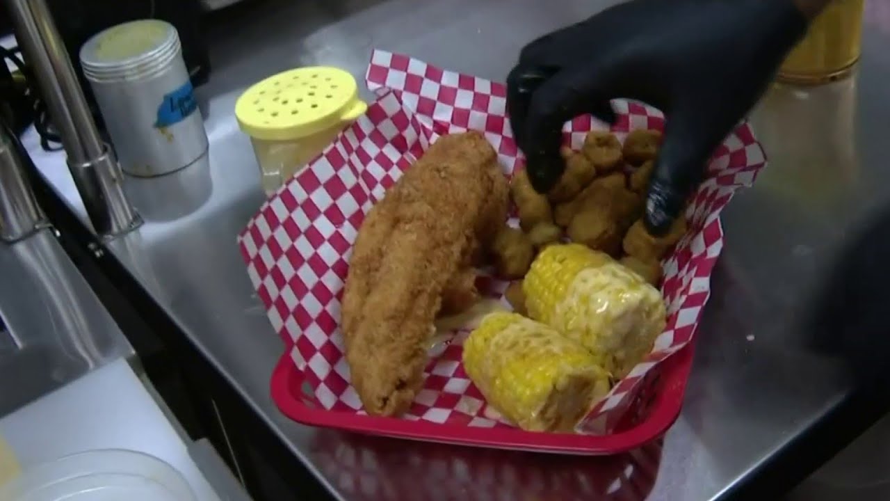 Tasty Tuesday: D'bo's Daiquiris, Wings & Seafood