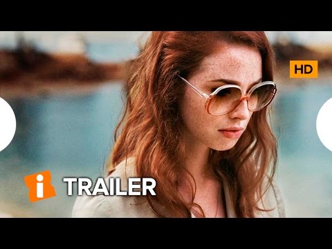 Uma Dama de Óculos Escuros Com Uma Arma No Carro