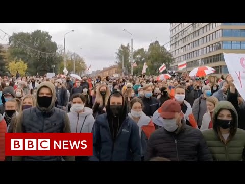 警察がベラルーシで反ルカシェンコデモ参加者をスタングレネードで攻撃 - BBC ニュース (Police attack anti-Lukashenko protesters with stun grenades in Belarus - BBC News)