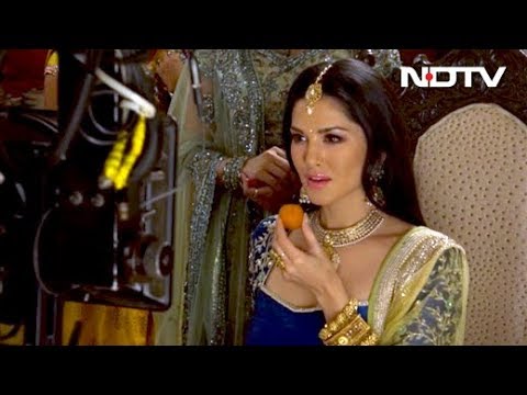 download lagu mp3 mp4 Sunny Leone Shooting, download lagu Sunny Leone Shooting gratis, unduh video klip Sunny Leone Shooting