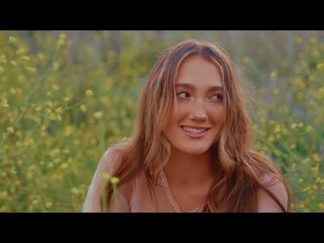 Picking Petals von Alyssa Grace ((jetzt ansehen))