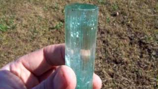 preview picture of video 'Huge Clear Aquamarine Crystal / Pakistan'