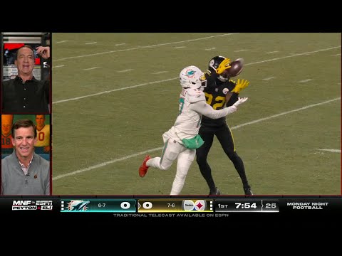 'OH NO!' 😱 Peyton & Eli Manning saw Tua Tagovailoa's interception coming before it happened 👀