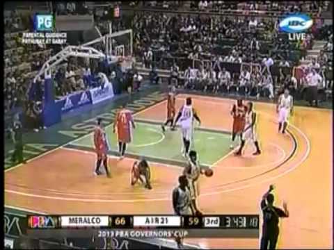 Mario West show off to KG Canaleta the WEST Style move     Meralco Bolts vs Air21 2013