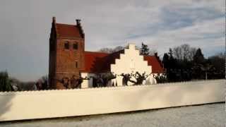 preview picture of video 'Søllerød kirke kalder til gudstjeneste'