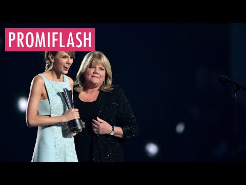 Taylor Swift und Mama Andrea teilen süßen Moment nach Show
