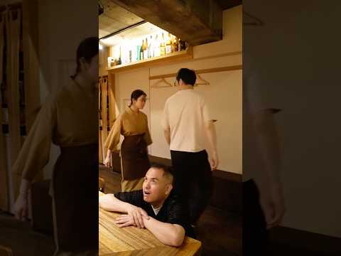 居酒屋でケンカになった時大体これ渡せばどうにかなる説 #おもしろ動画 #おもしろ #おもしろい