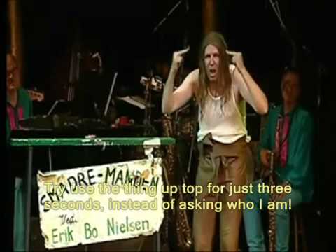 Soren Ostergaard Live as Smadremanden with english subtitles!