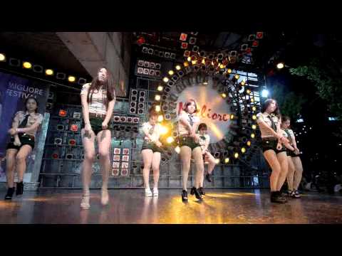 150815 웨잇어미닛 핫섬머 쇼케이스 단체영상