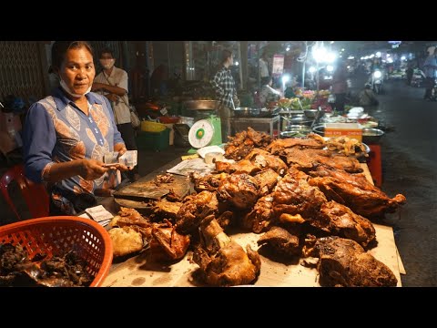 Walk Around Street Food @Tuol Tumpoung - Evening Activities of Vendors Selling Food on The Street