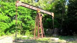 preview picture of video 'East Texas Woodbine Oil Well'