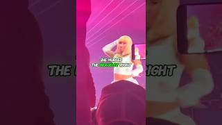 Download lagu Nicki Minaj Lost Control And Threw Bracelet At Her Fan Face! mp3