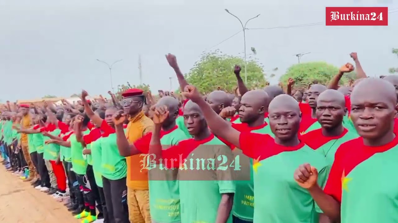 L'ambiance avant le début de la cérémonie de sortie des élèves en immersion patriotique obligatoire