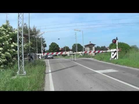 Passaggio a livello di via Raspona in HD - Alfonsine (RA) // Level Crossing