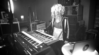 Ronika - Shell Shocked Live Binaural (Wear Headphones)