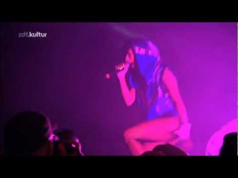 03 - Deadmau5 feat. Sofi - One Trick Pony (Live at Roskilde Festival 09-07-2011)