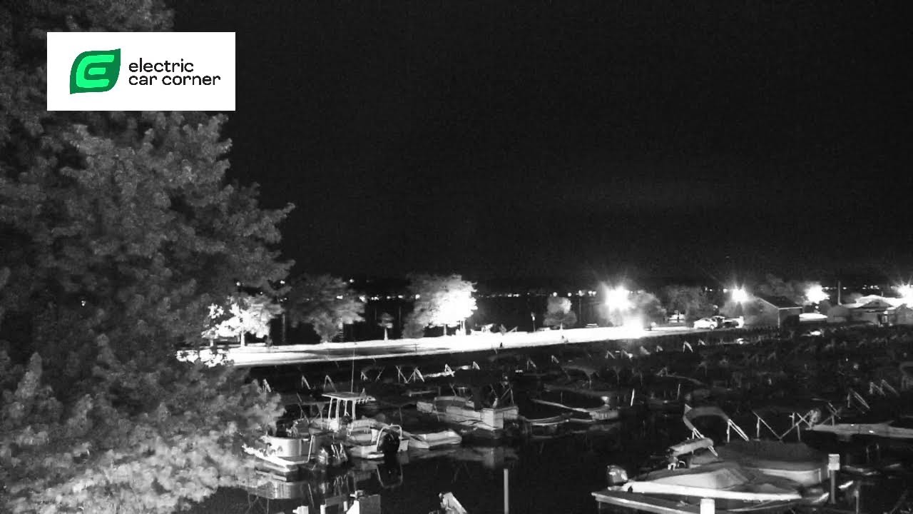 Live webcam view of Sutter's Marina Boat Harbor