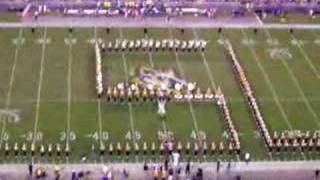 Lee Greenwood singing his God Bless the USA at halftime