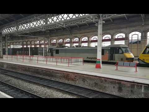 (HD) 66421+90042+90044 passing Preston on 4M27 4/4/2017