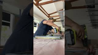 Screw-in gaskets installation with no rivet