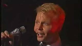 Sjöbjörnen i Masked Singer - se Idol Anders Bagge i ” Ruff n Ready” på 90-talet