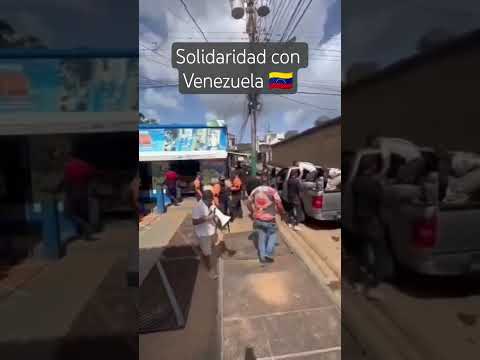 El pueblo de El Callao, Estado Bolívar 🇻🇪 siendo solidario con los necesitados por la tragedia.