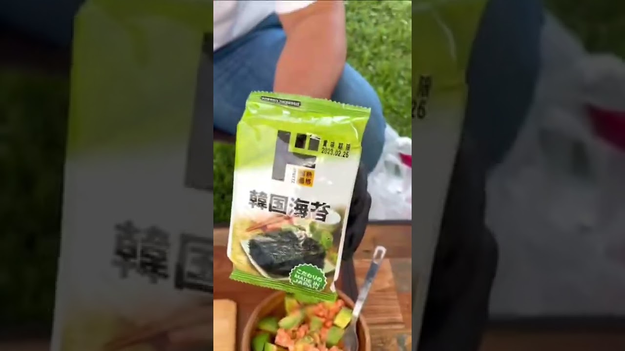 森でサーモンとアボカドをまぜまぜ。Forest and Hawaiian Cuisine