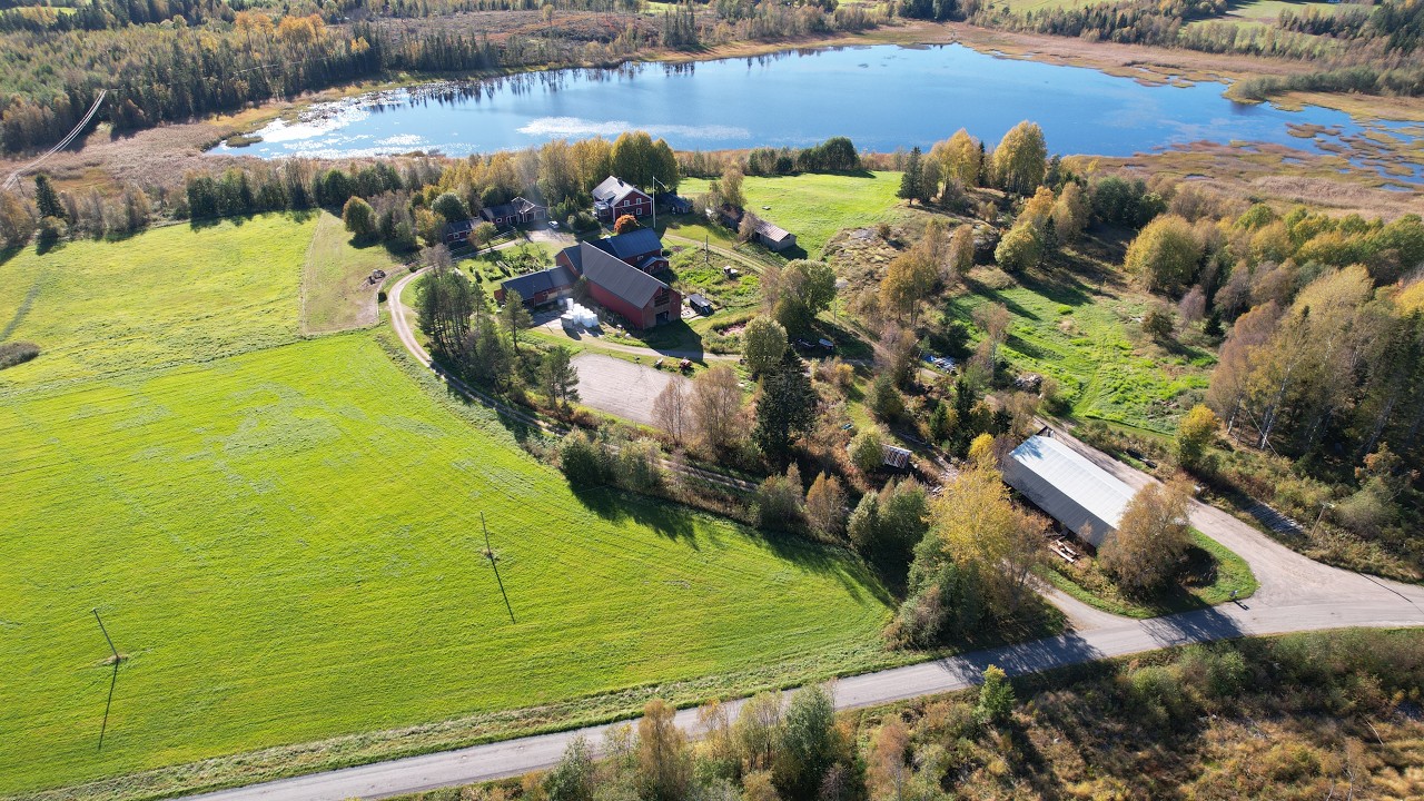 Gård med jordbruk på Kasa 145 Husum Örnsköldsviks kommun - video
