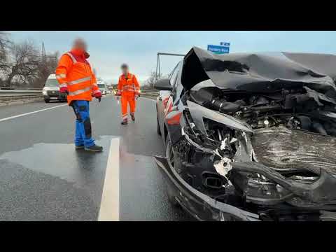 Unfall mit mehreren Fahrzeugen auf der A14