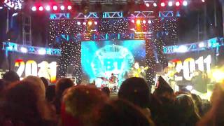 Grammy Award winner Gordie Sampson singing Sunburn, Halifax New Year&#39;s Eve (2010 into 2011)