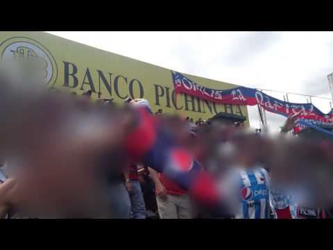 "Aguante como el nuestro.. NADIE LO PUEDE PARAR !!" Barra: Mafia Azul Grana • Club: Deportivo Quito