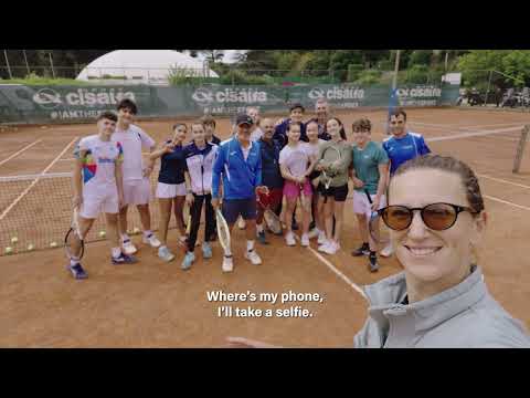 Теннис Victoria Azarenka SURPRISES kids at a local tennis club in Rome