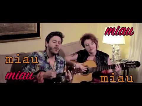 Mi gata quiere abortar - Dúo Microcentro (Lyric Video)