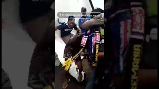 Download lagu SUPORTER BONEK DI HAJAR AREMANIA_PERSEBAYA VS AREMA. mp3