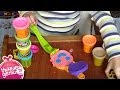 Scoops'n Treats. Малыш играется пластилином Play-Doh (Hasbro) 
