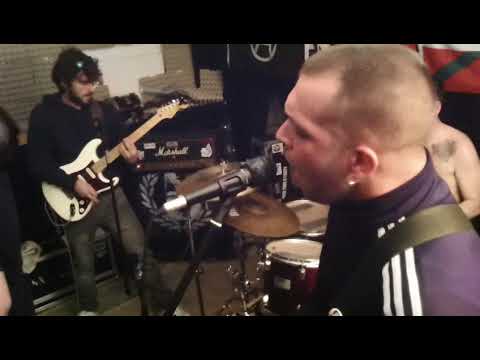 Vagabonds 77 (Streetpunk Athen (GR)) Μεσ' την πόλη live @ Hof 2017