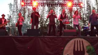 Huey Lewis and the News &quot;Little Bitty Pretty One&quot; Acapella Busch Gardens Mar. 6th 2016 4K