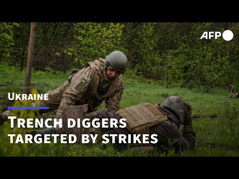 Trench-digging Ukrainian troops targeted by Russian strikes | AFP