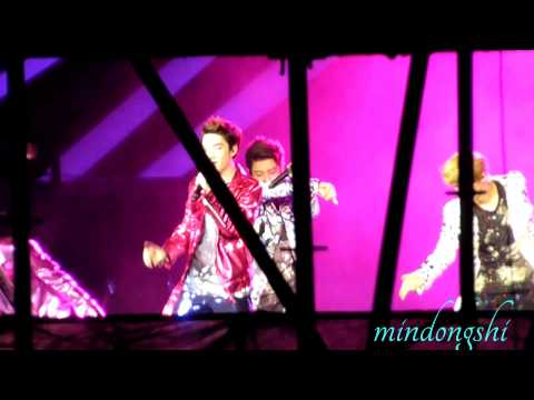 [HD Fancam] 121223 SMTOWN singapore TTS ft. EXO Dj got us falling in love