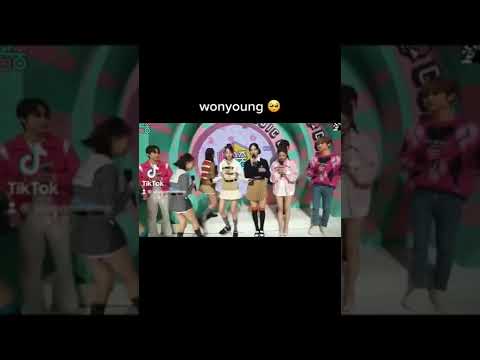 IVE YUJIN saving WONYOUNG from falling 🥺🥺#shorts#kpopshorts#itzy#ive#music#mc#wonyoung#yujin#momo