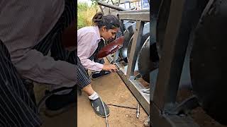 Download lagu brown kudi welder girl #brownkudi #hardwork #viralvideo #weldergirl mp3