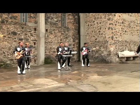 Super T - Cumbia De Las Bandas (Videoclip Oficial)