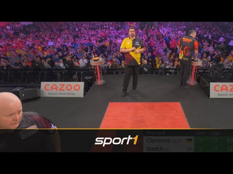 Clemens korrigiert Caller! Was war da los? | SPORT1 - DARTS-WM 2023